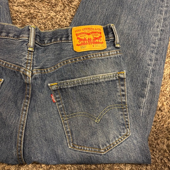 Levi's Men's 550 Relaxed Blue Jeans - Picture 3 of 4